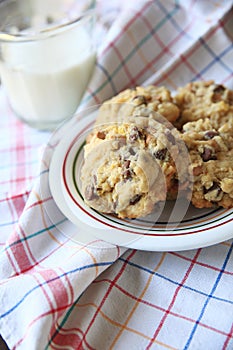 Chocolate and butterscotch chip cookies with milkÂ 